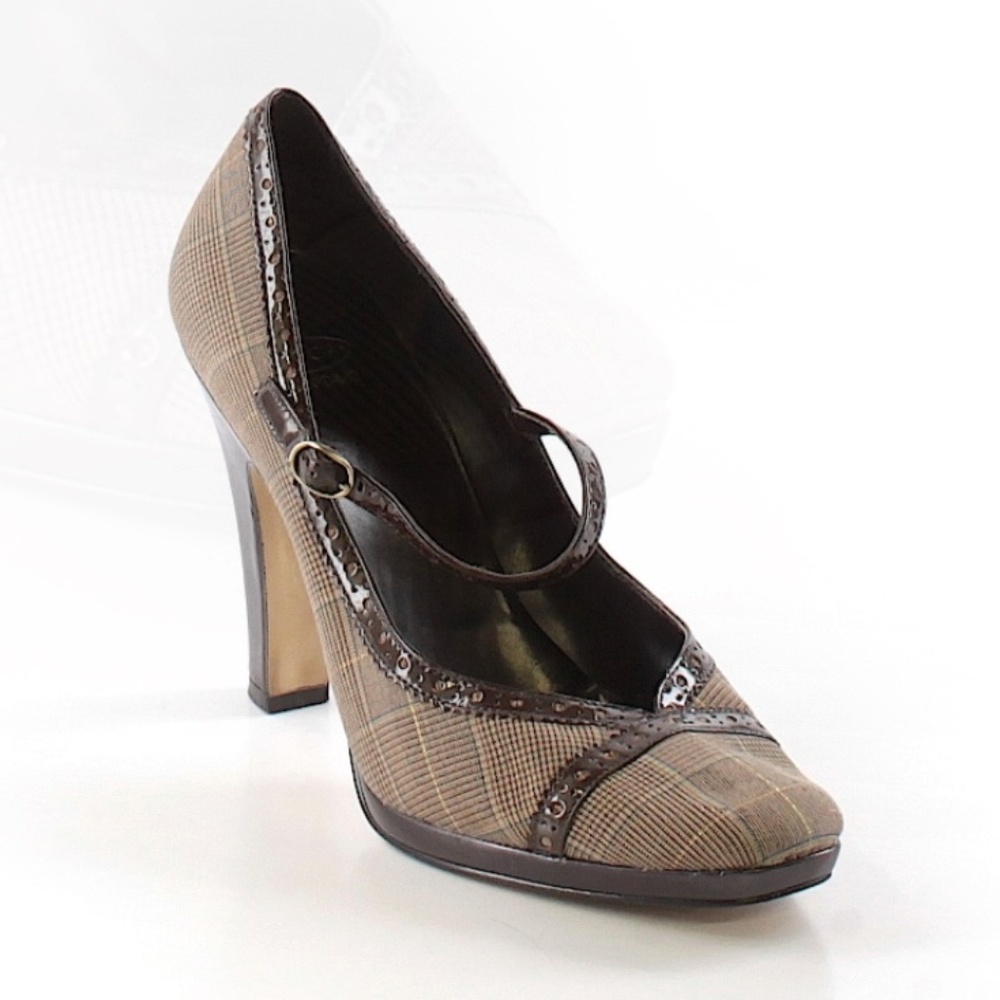 Heart Day Sale! Circa Joan & David Heels